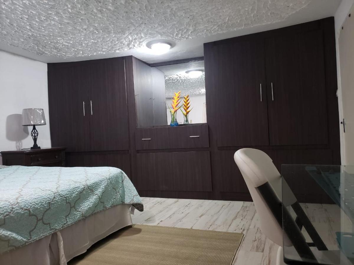 Hill Retreat - Kingston Hotel Екстериор снимка