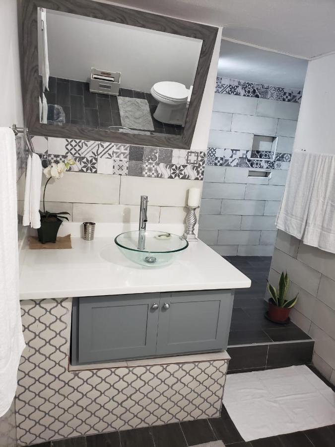 Hill Retreat - Kingston Hotel Екстериор снимка