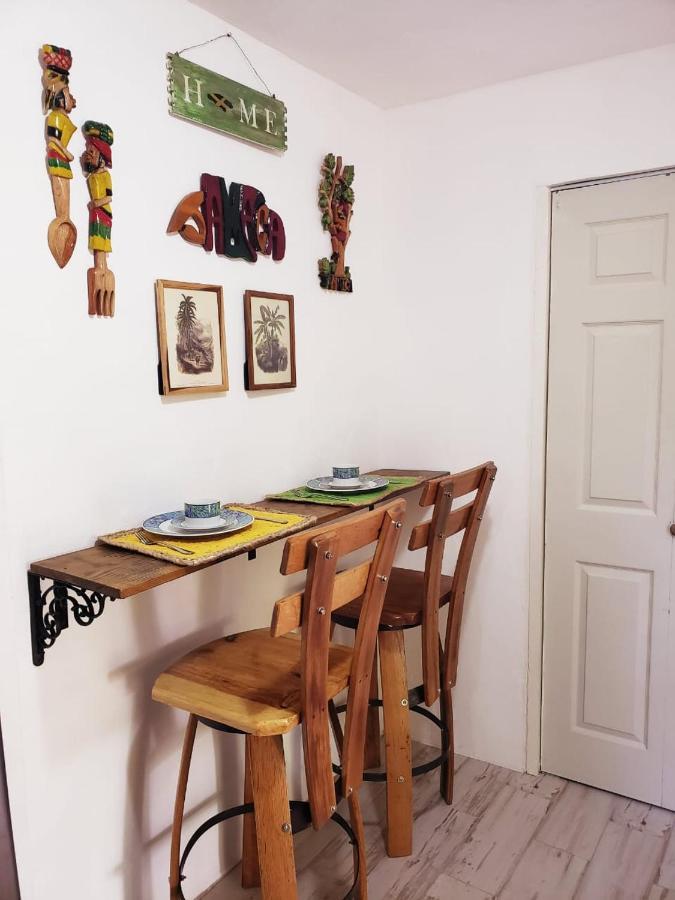 Hill Retreat - Kingston Hotel Екстериор снимка