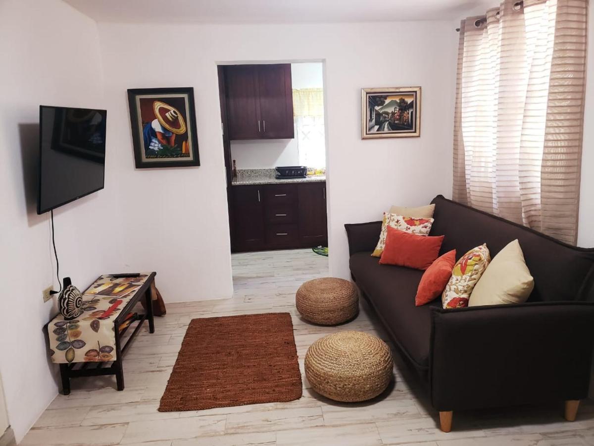 Hill Retreat - Kingston Hotel Екстериор снимка
